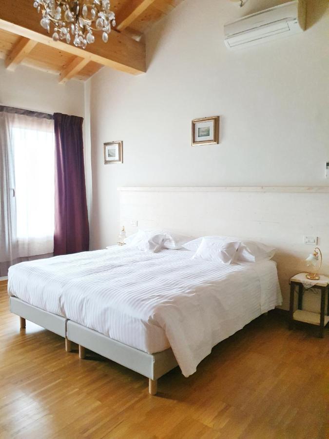 Osteria E Locanda Del Viaggiatore 루시 외부 사진