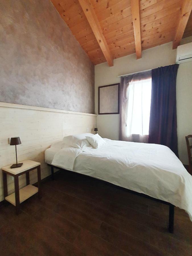 Osteria E Locanda Del Viaggiatore 루시 외부 사진