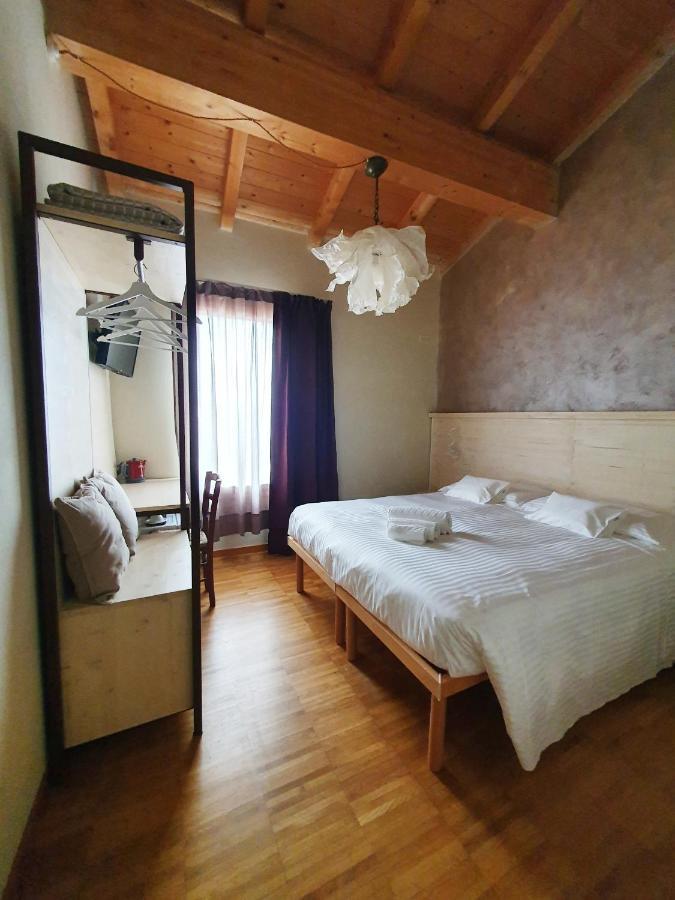 Osteria E Locanda Del Viaggiatore 루시 외부 사진