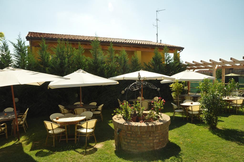 Osteria E Locanda Del Viaggiatore 루시 외부 사진