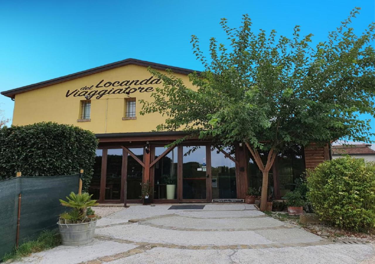 Osteria E Locanda Del Viaggiatore 루시 외부 사진