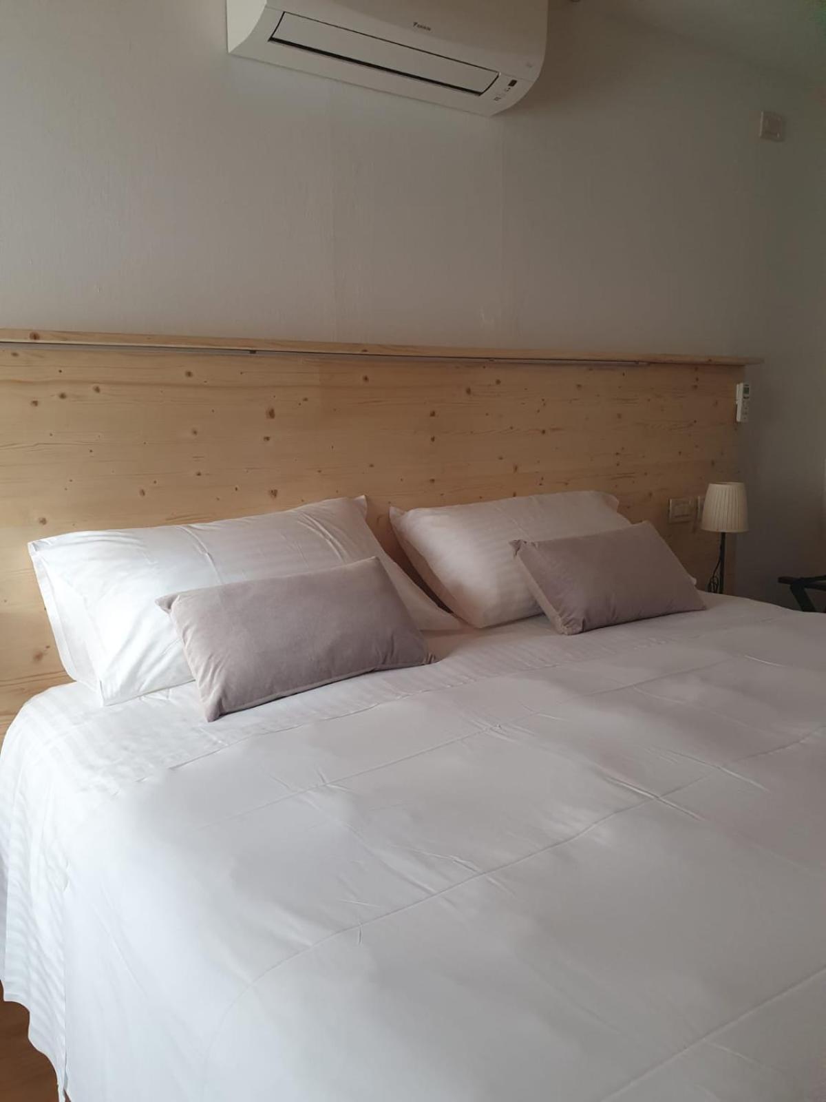 Osteria E Locanda Del Viaggiatore 루시 외부 사진