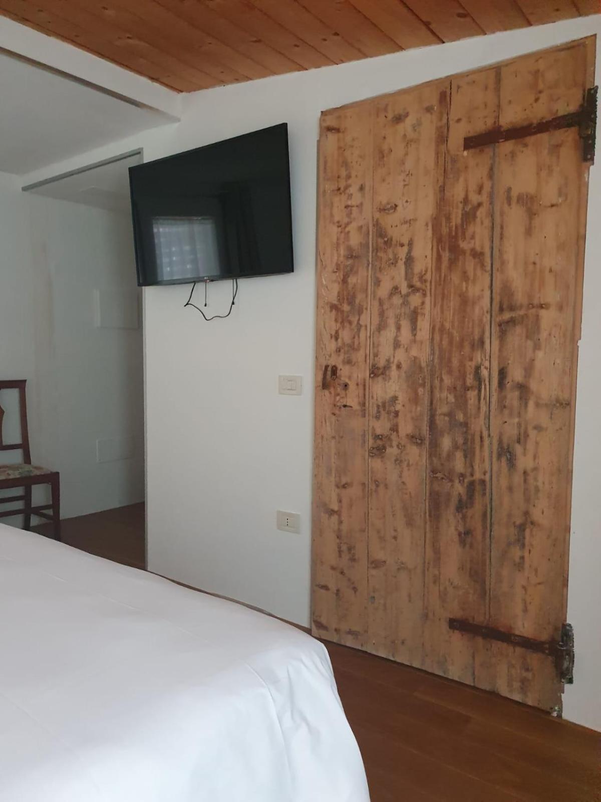Osteria E Locanda Del Viaggiatore 루시 외부 사진