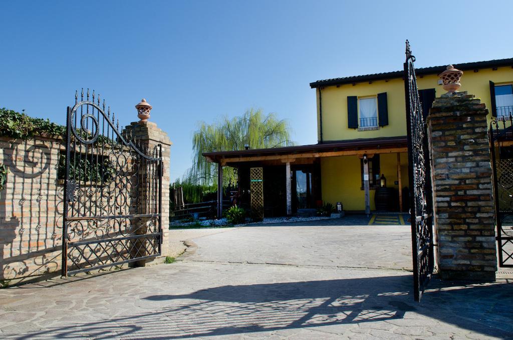 Osteria E Locanda Del Viaggiatore 루시 외부 사진