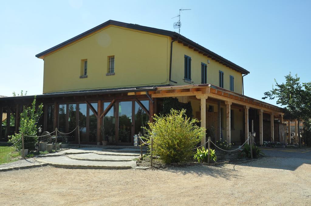 Osteria E Locanda Del Viaggiatore 루시 외부 사진